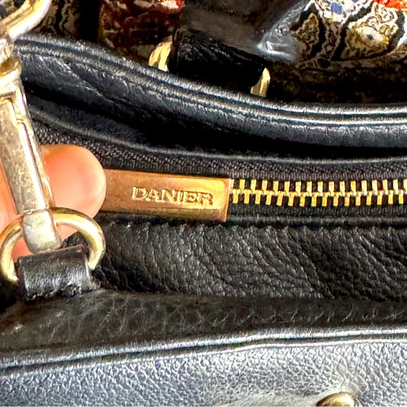 Danier Leather Black Shoulder Bag/ Purse - Picture 3 of 15
